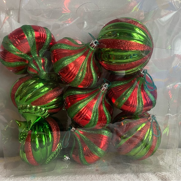 Massive bundle of like new Christmas ornaments - 6 containers - Picture 3 of 9